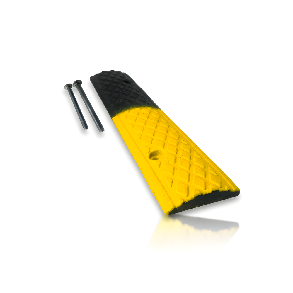 Polisi Tidur SSBO 10×50×2 cm – Warna Hitam Kuning Reflektif + 2 Baut Pemasangan, Anti Slip, Kuat & Tahan Cuaca